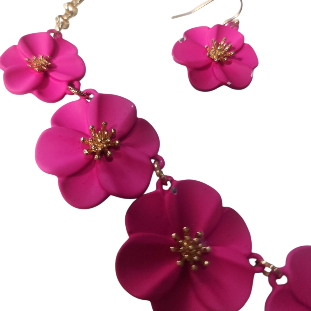 Liz Claiborne Pink Floral Necklace And Earrings Set. - Picture 2 of 9